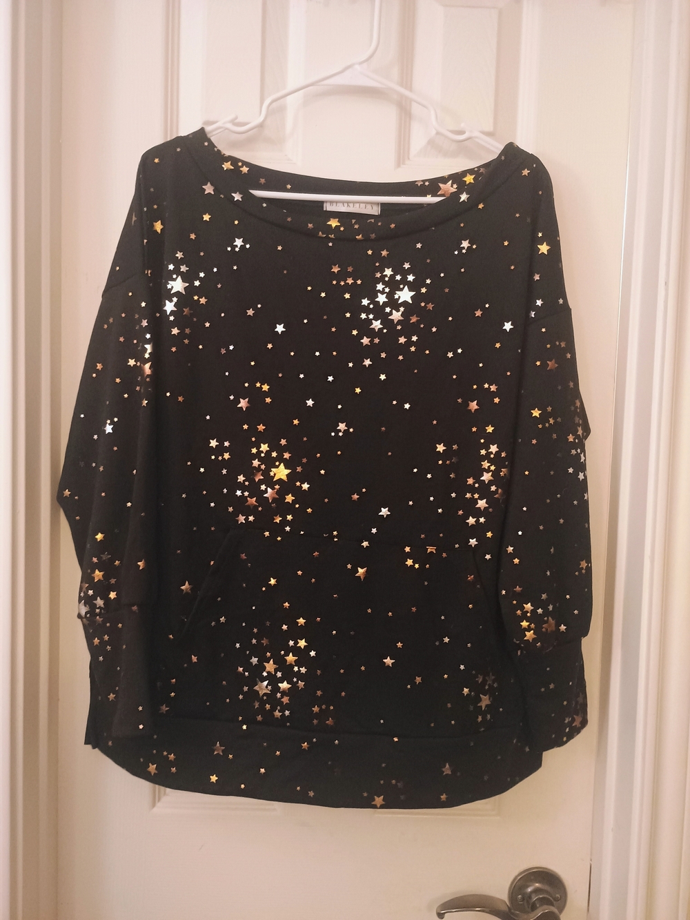 Blakeley Black Star-Print Pullover Sweatshirt With Kangaroo Pocket Medium
